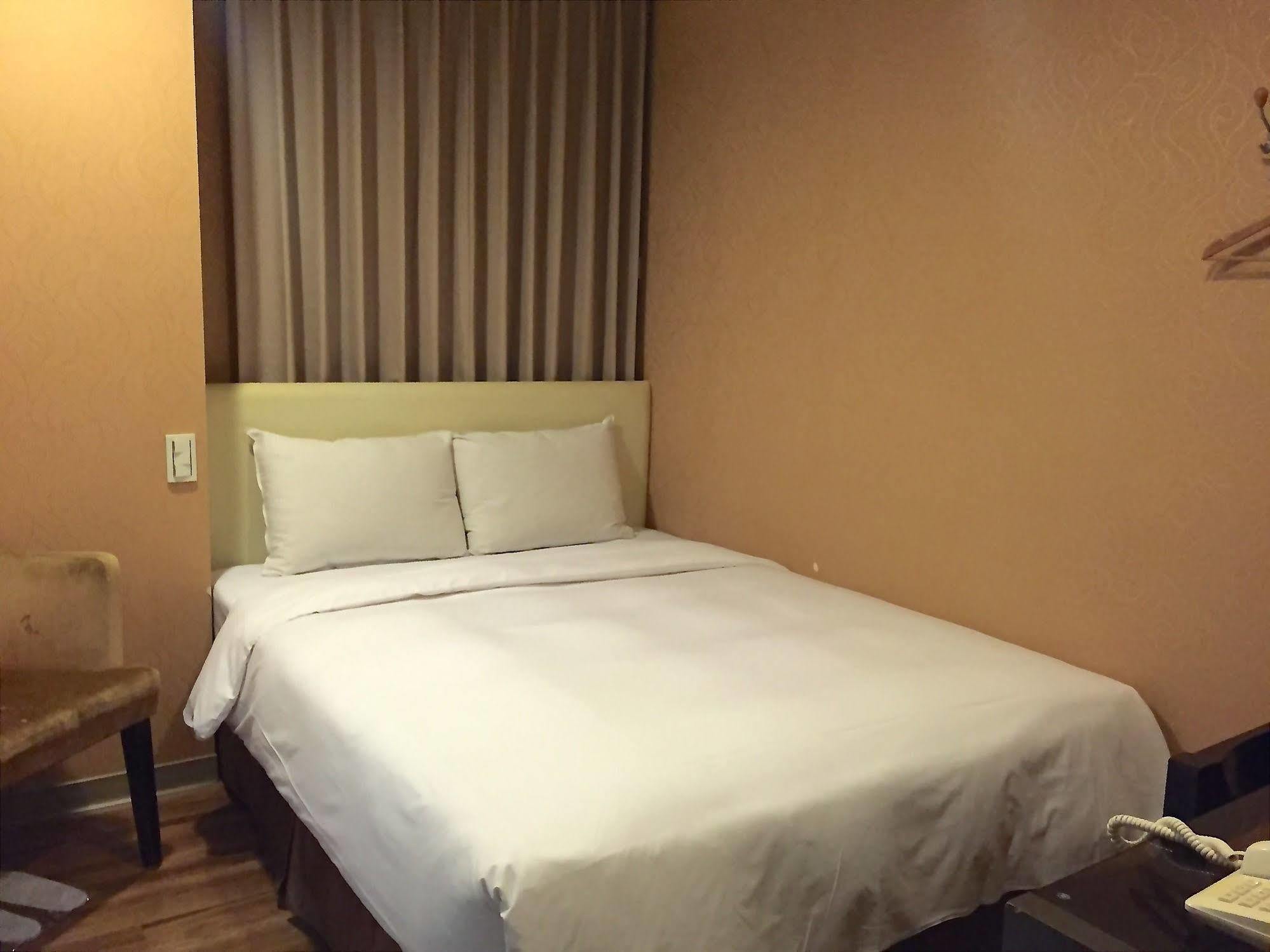 Garden Hotel Taichung Exterior foto